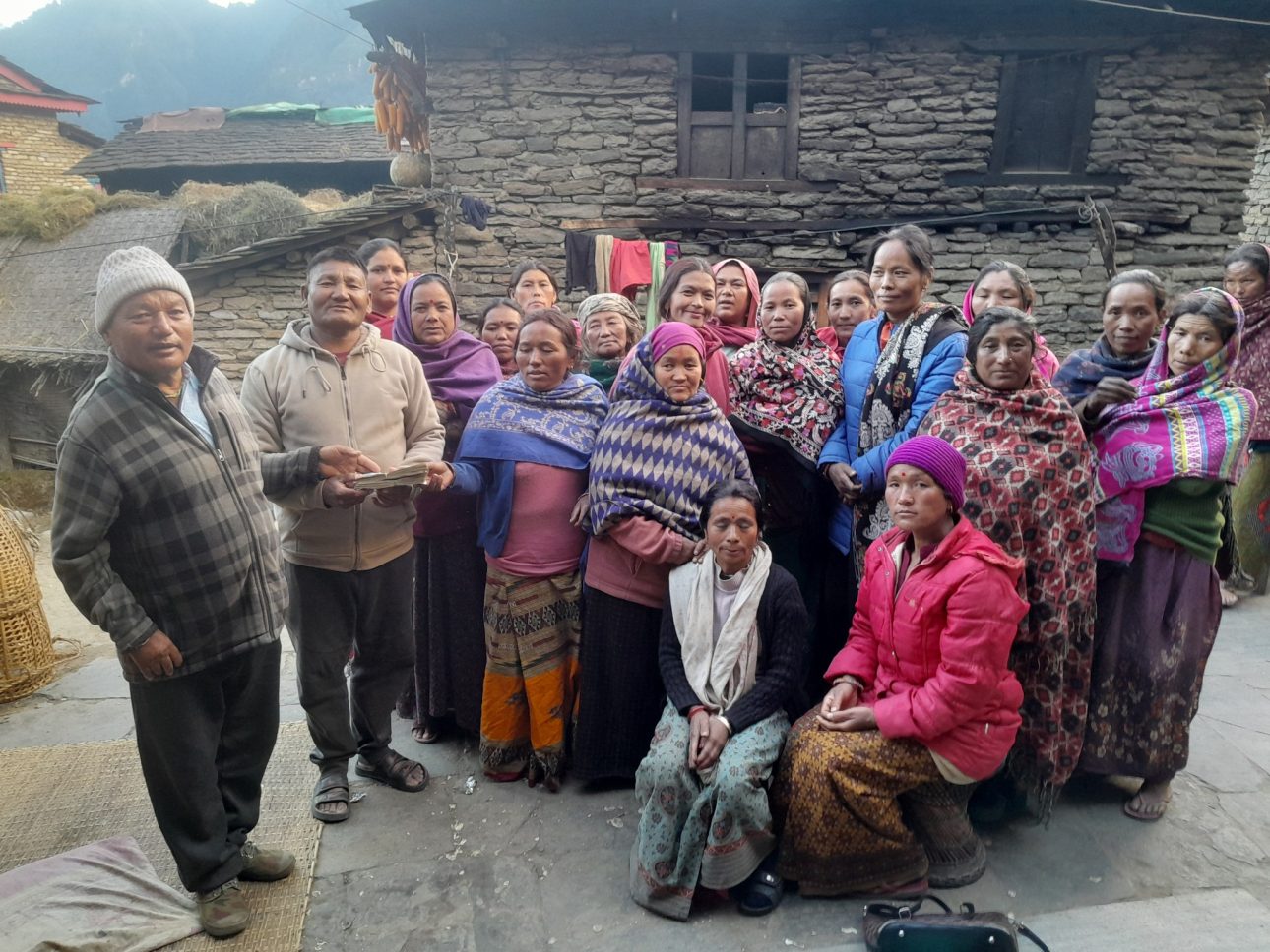 म्याग्दीको गुर्जा गाउँमा आमा समूहको देउसीभैलोबाट सङ्कलन रकम सडक निर्माणमा सहयोग