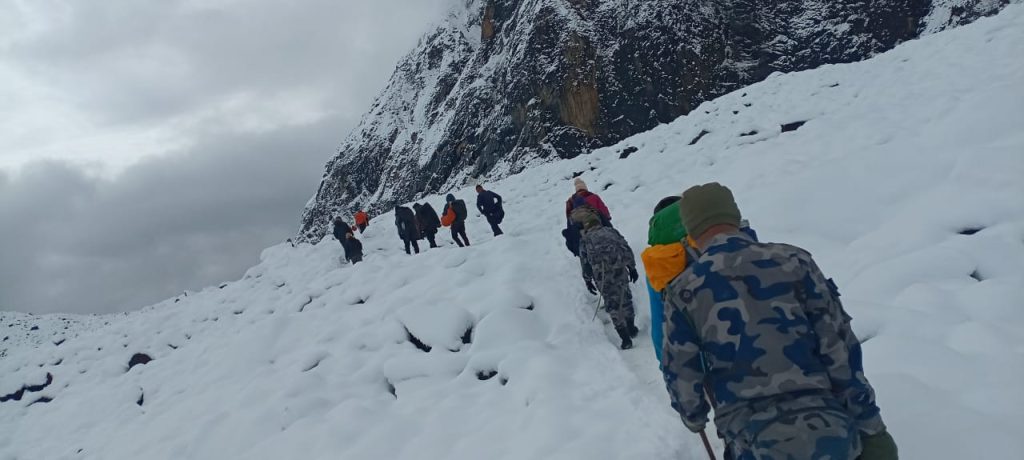 अन्नपूर्ण क्षेत्रमा फँसेका १६२ पर्यटकलाई सशस्त्र प्रहरीले सुरक्षित उद्धार गर्‍यो