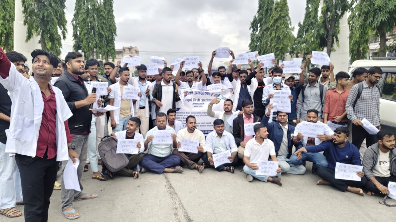 मधेश प्रदेशका निजी अस्पतालमा स्वास्थ्यकर्मीको आन्दोलन, बिरामी सेवा प्रभावित